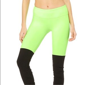 NWOT Alo Goddess Legging Glowstick Glossy & Black